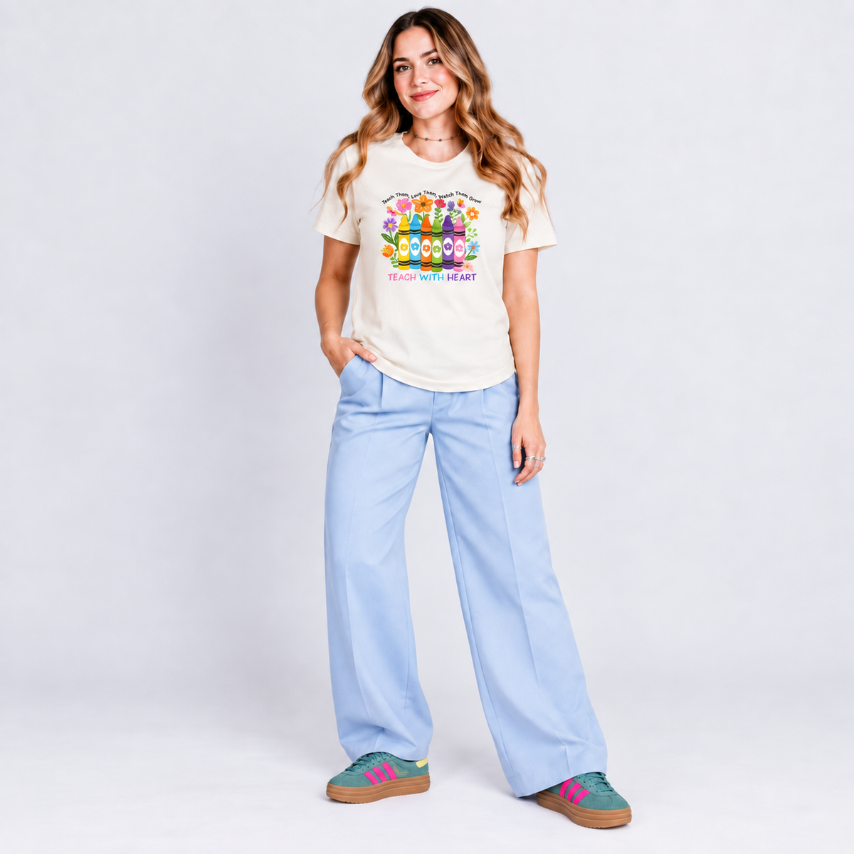 Growing with Love con pantalón y tenis, foto de conjunto
