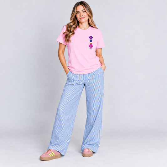 Maestra Flower con pantalón y tenis, foto de conjunto