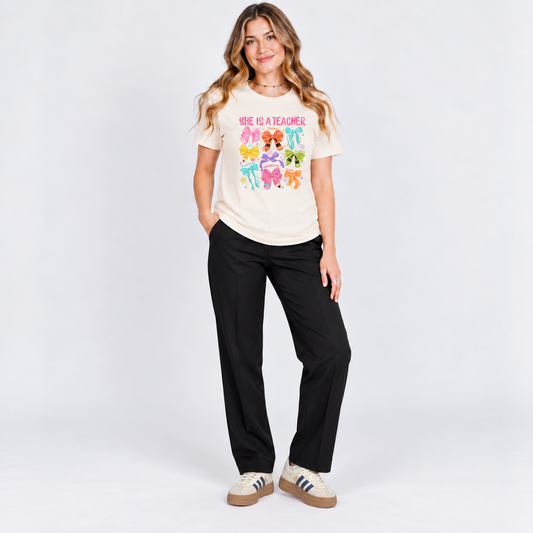 Chosen to Teach con pantalón y tenis, foto de conjunto