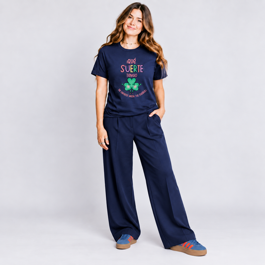 Lucky Tshirt con pantalón y tenis, foto de conjunto