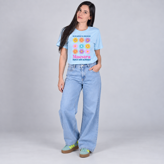 La influencia con pantalón y tenis, foto de conjunto