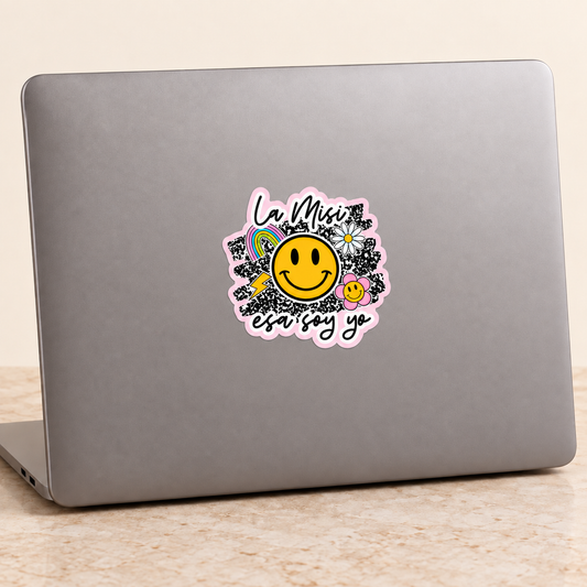La Misi esa soy yo · Sticker aplicado en laptop